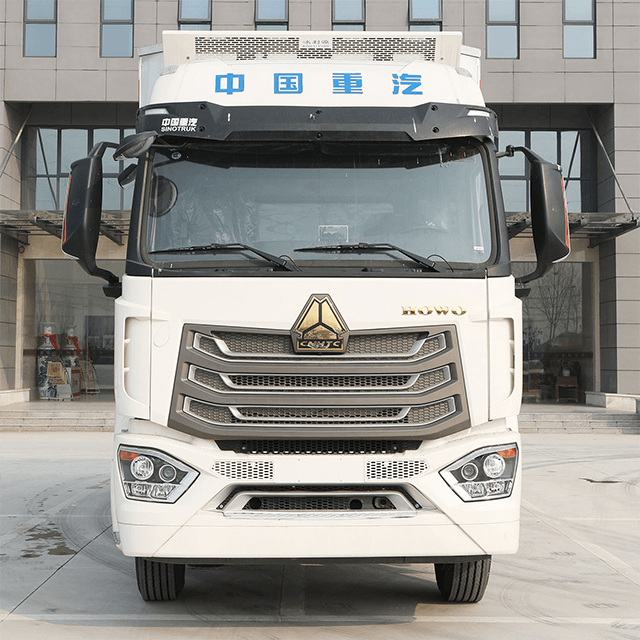 HOWO Aluminum Alloy Livestock Poultry Transport Truck 2 Axles for All Poultry Animals Carrier