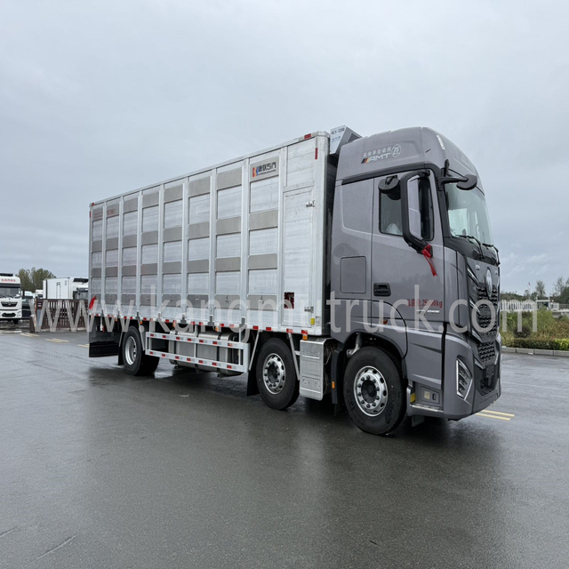 Foton Daimler Three-Axle Aluminum Alloy Livestock & Poultry Transport Vehicle