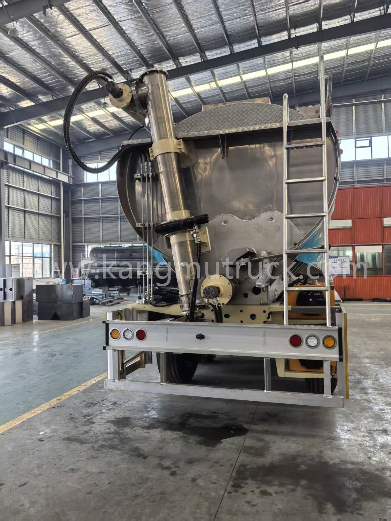 China Hubei Kangmu High-end 48cbm Aluminum Alloy Bulk Feed Trailer