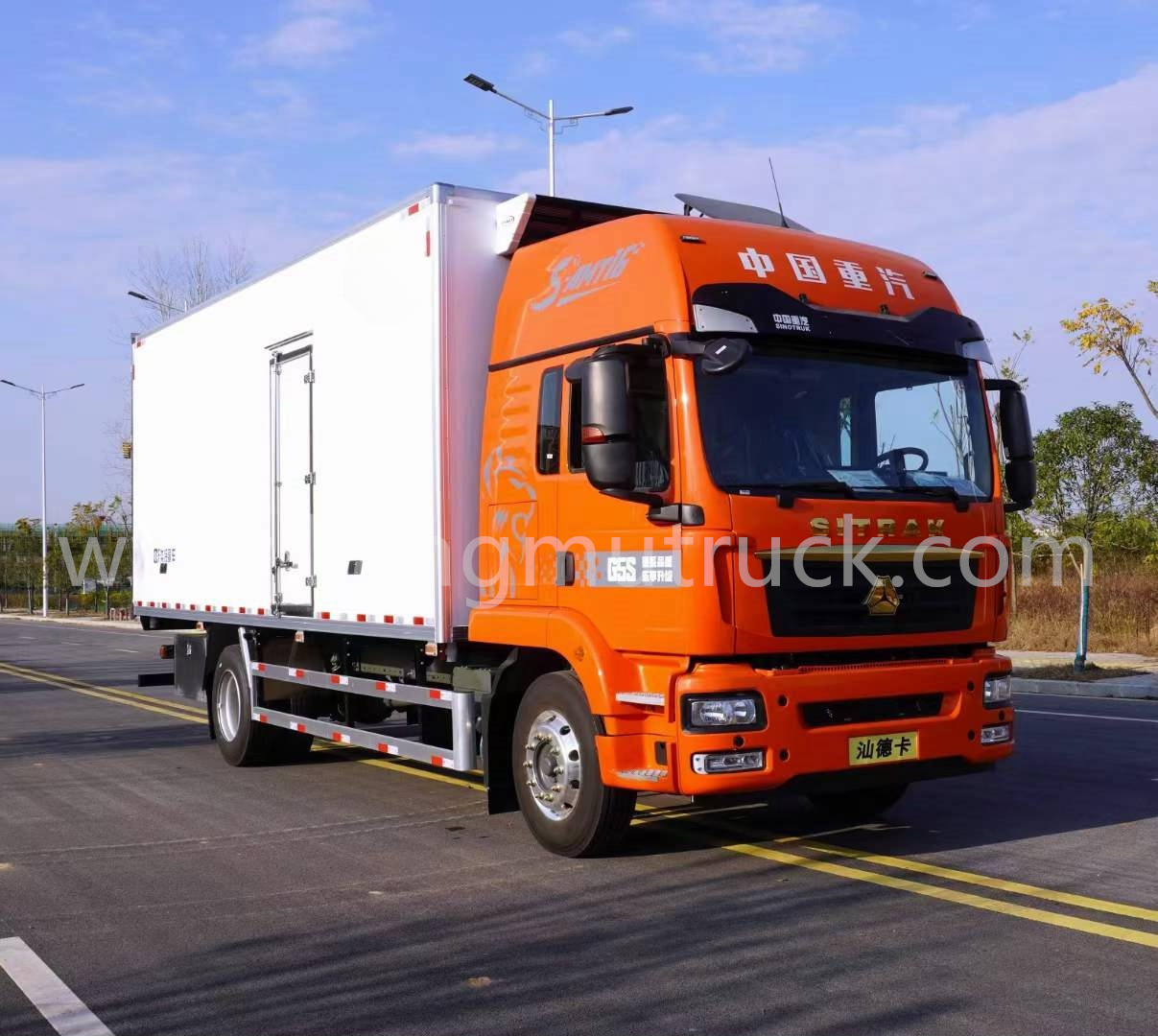 Sinotruk 290HP Refrigerated Truck