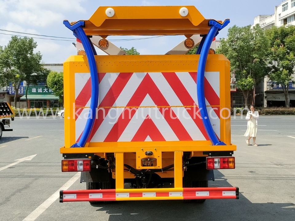 JMC 80K protizakonski odbojni tovornjak