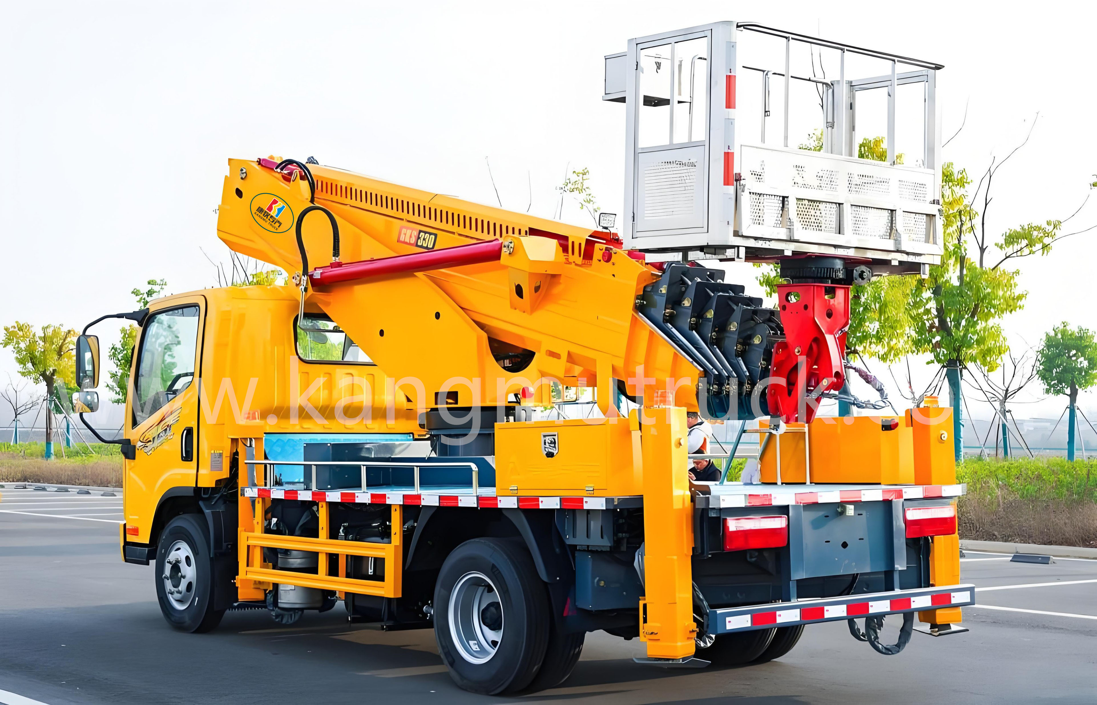 FAW JieFang 33-Meter Seven-Section Boom Aerial Lift Truck