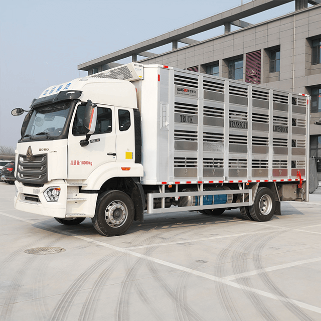 HOWO Aluminum Alloy Livestock Poultry Transport Truck 2 Axles for All Poultry Animals Carrier