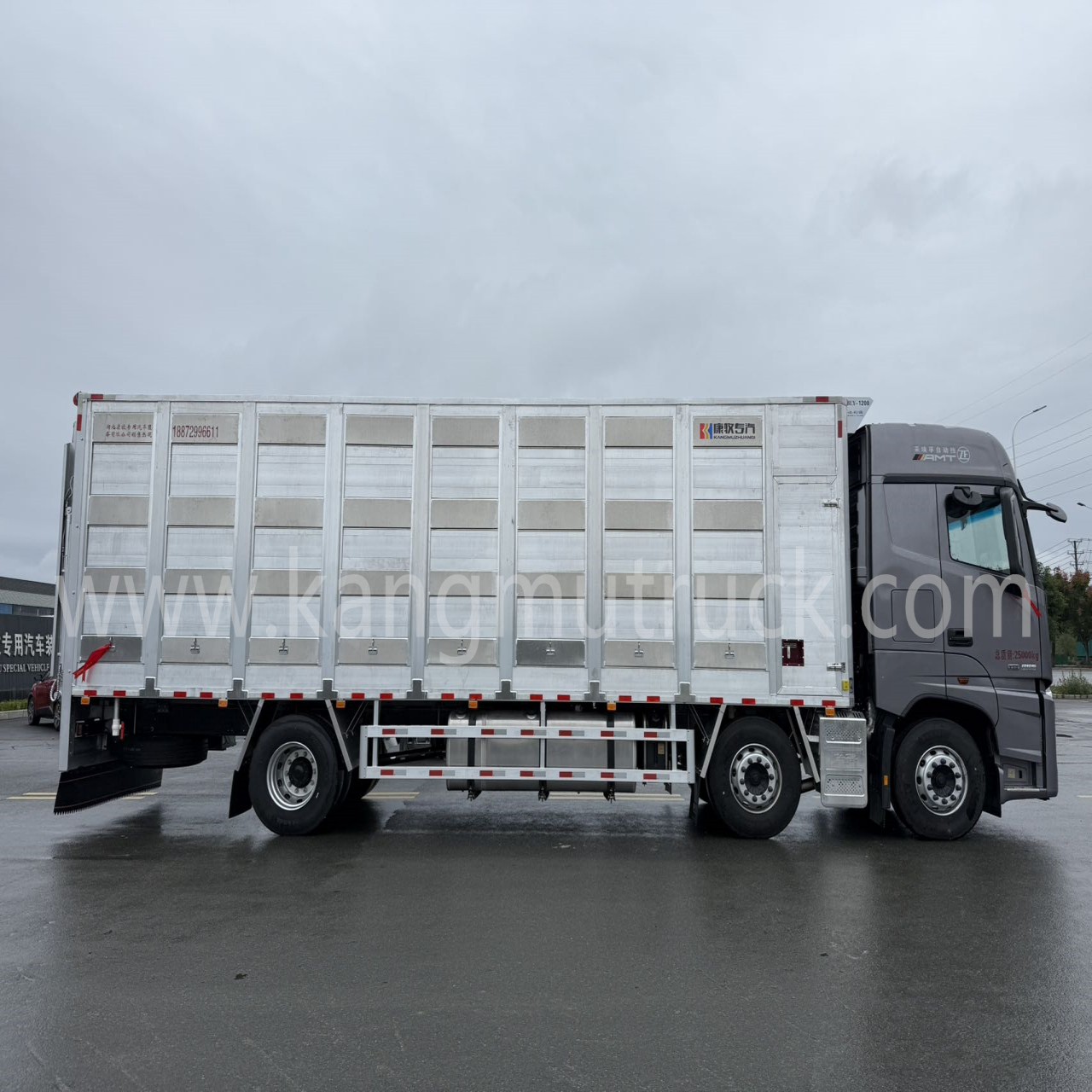 Foton Daimler Three-Axle Aluminum Alloy Livestock & Poultry Transport Vehicle