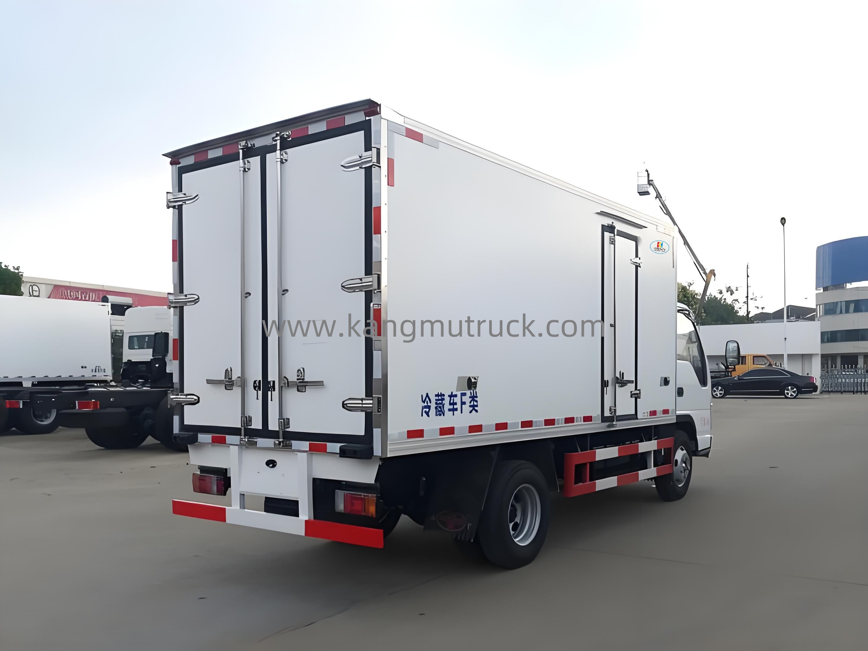 Qingling Isuzu 100P Meat Hook Refrigerated Truck