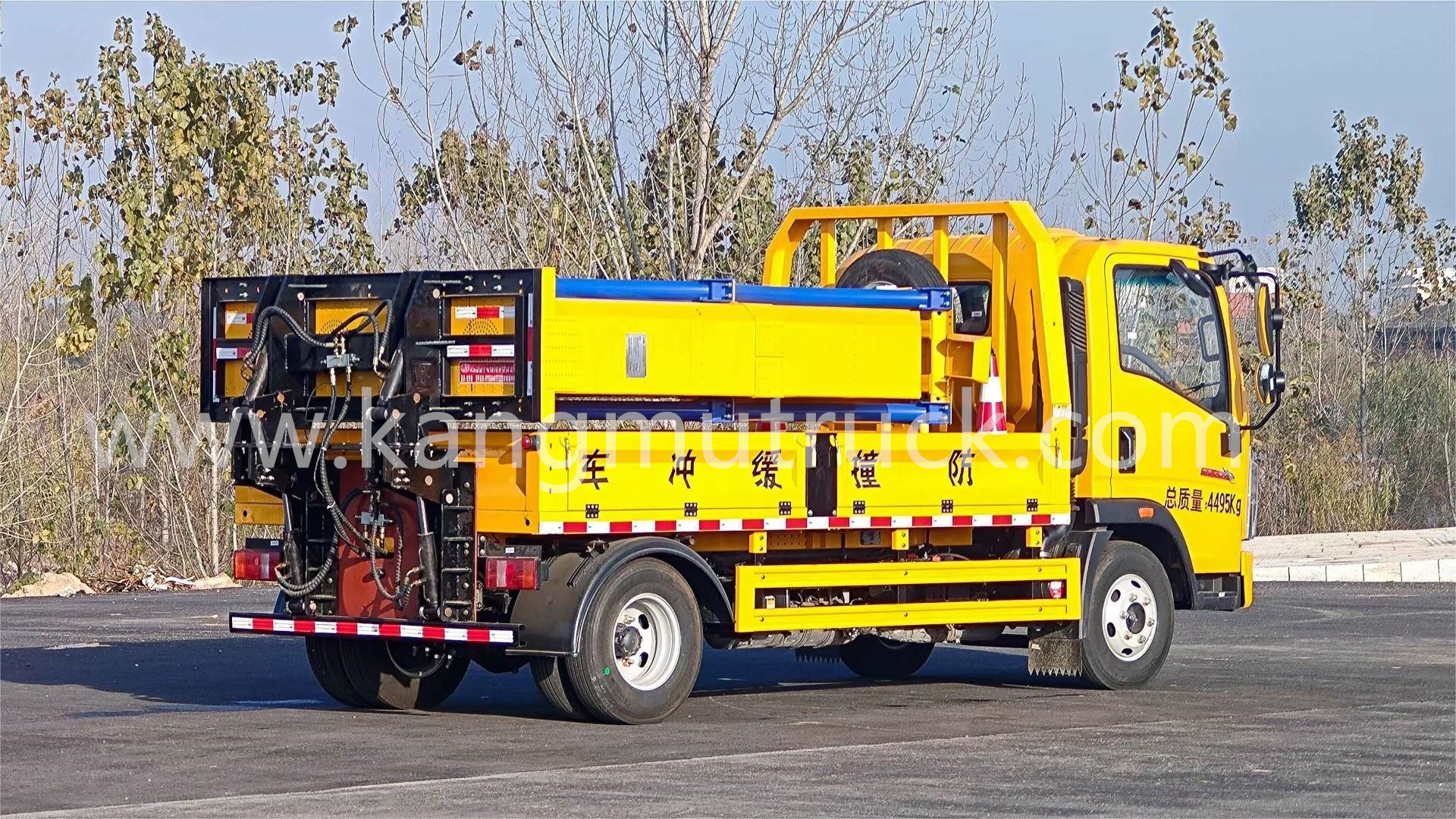 SINOTRUCK 100K ANTI-COLISION PAFFER TRUCK