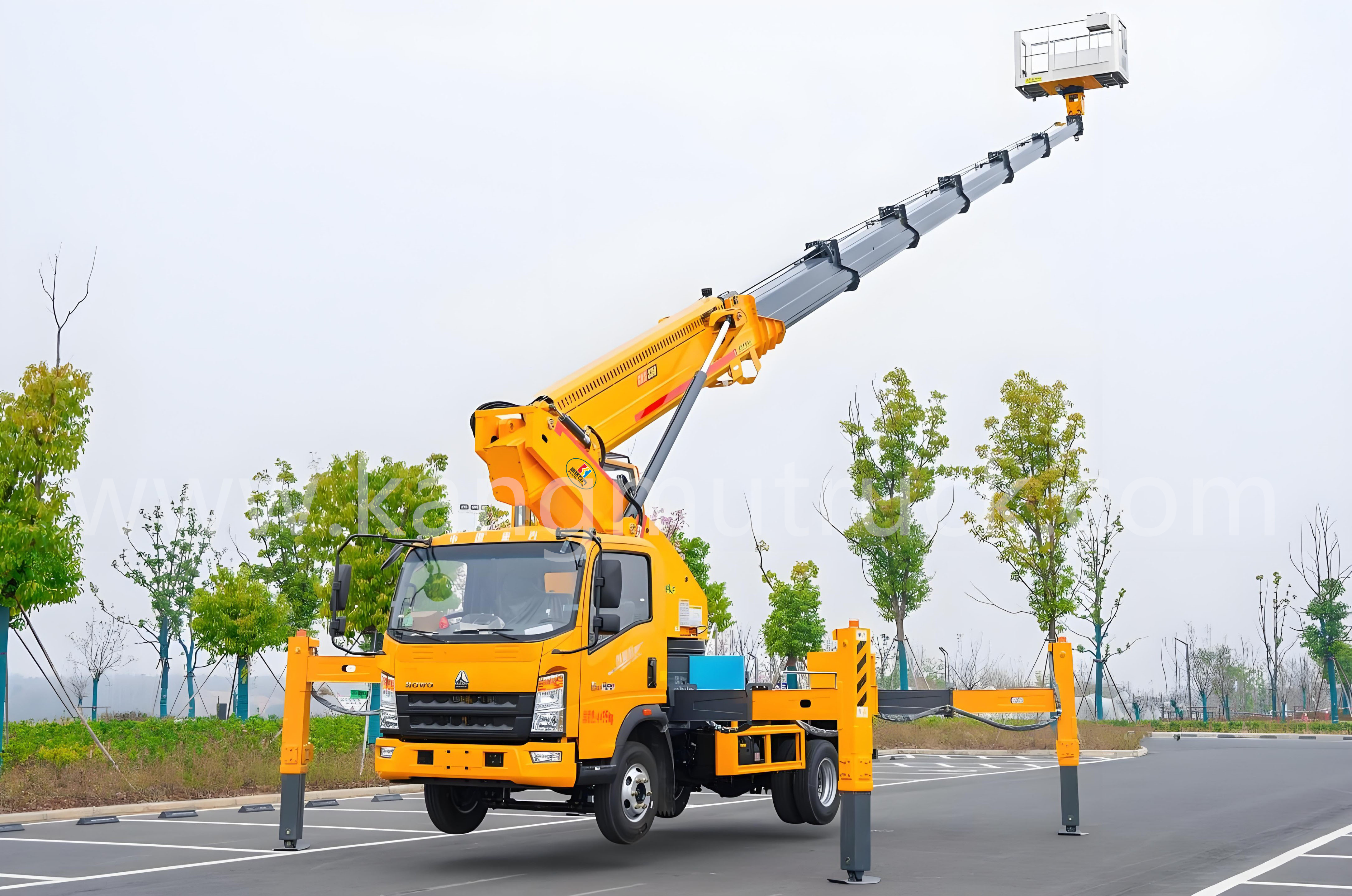 Sinotruk Howo 33-Meter Seven-Section Boom Aerial Lift Truck