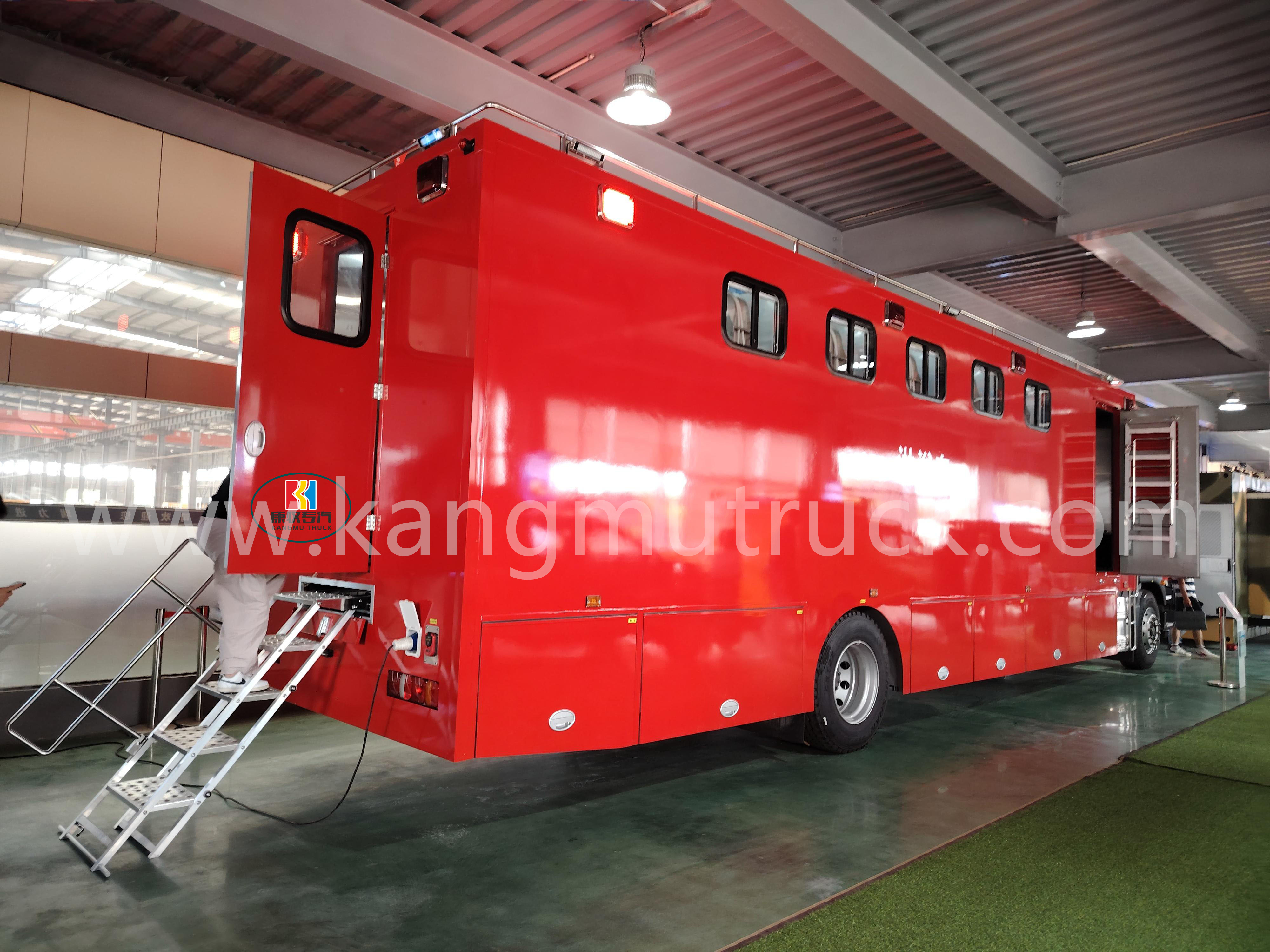 Sinotruk Sitrak 350HP Shower Truck