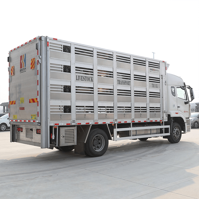 HOWO Aluminum Alloy Livestock Poultry Transport Truck 2 Axles for All Poultry Animals Carrier