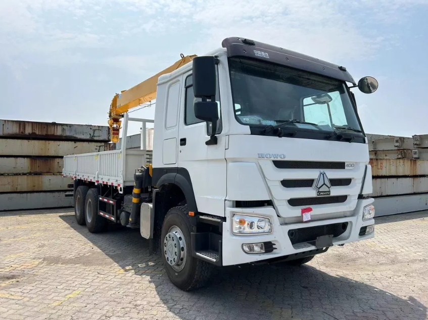 HOWO 8x4 Truck With Crane Dump Truck Cargo Flatbed Truck 