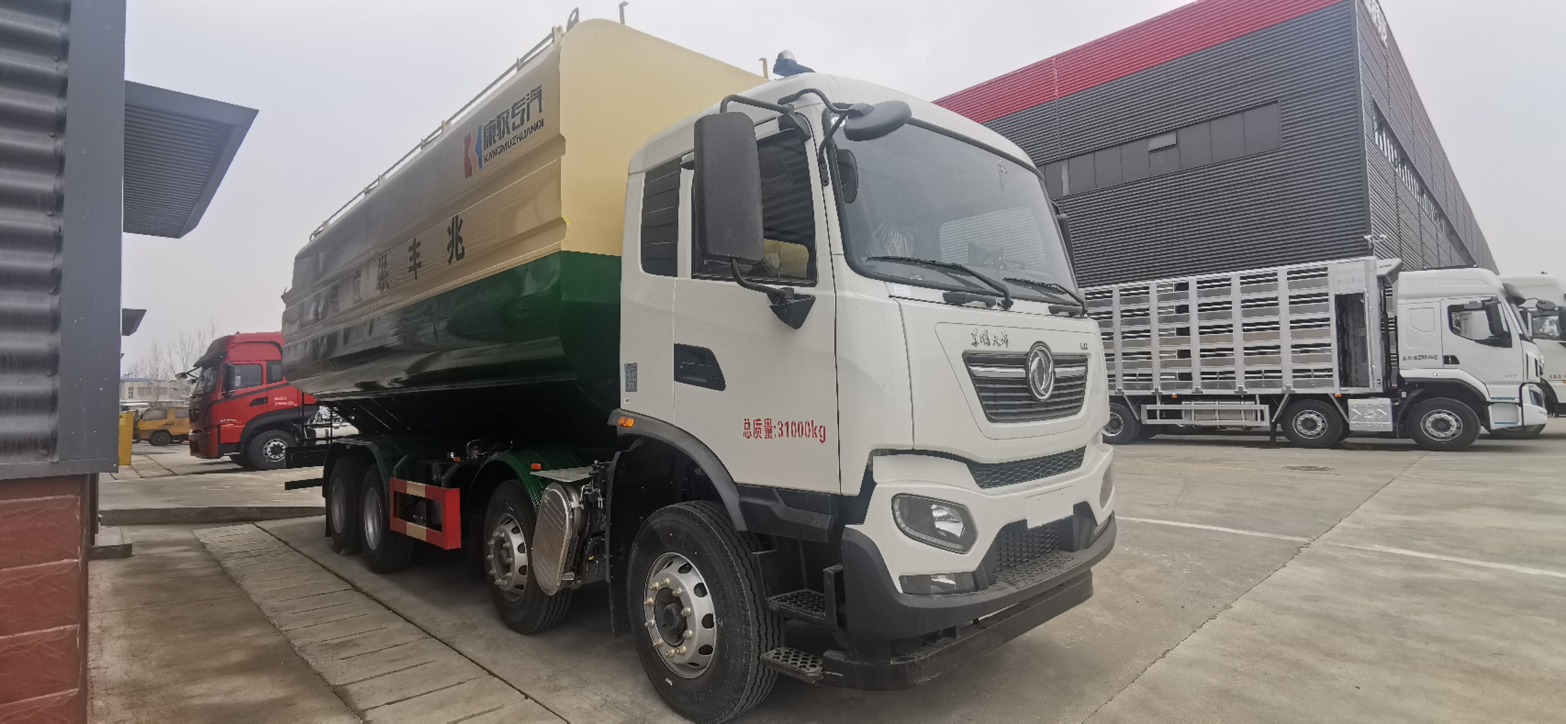 Dongfeng KR 8x4 Bulk Feed Truck Kmhh5313zsld6