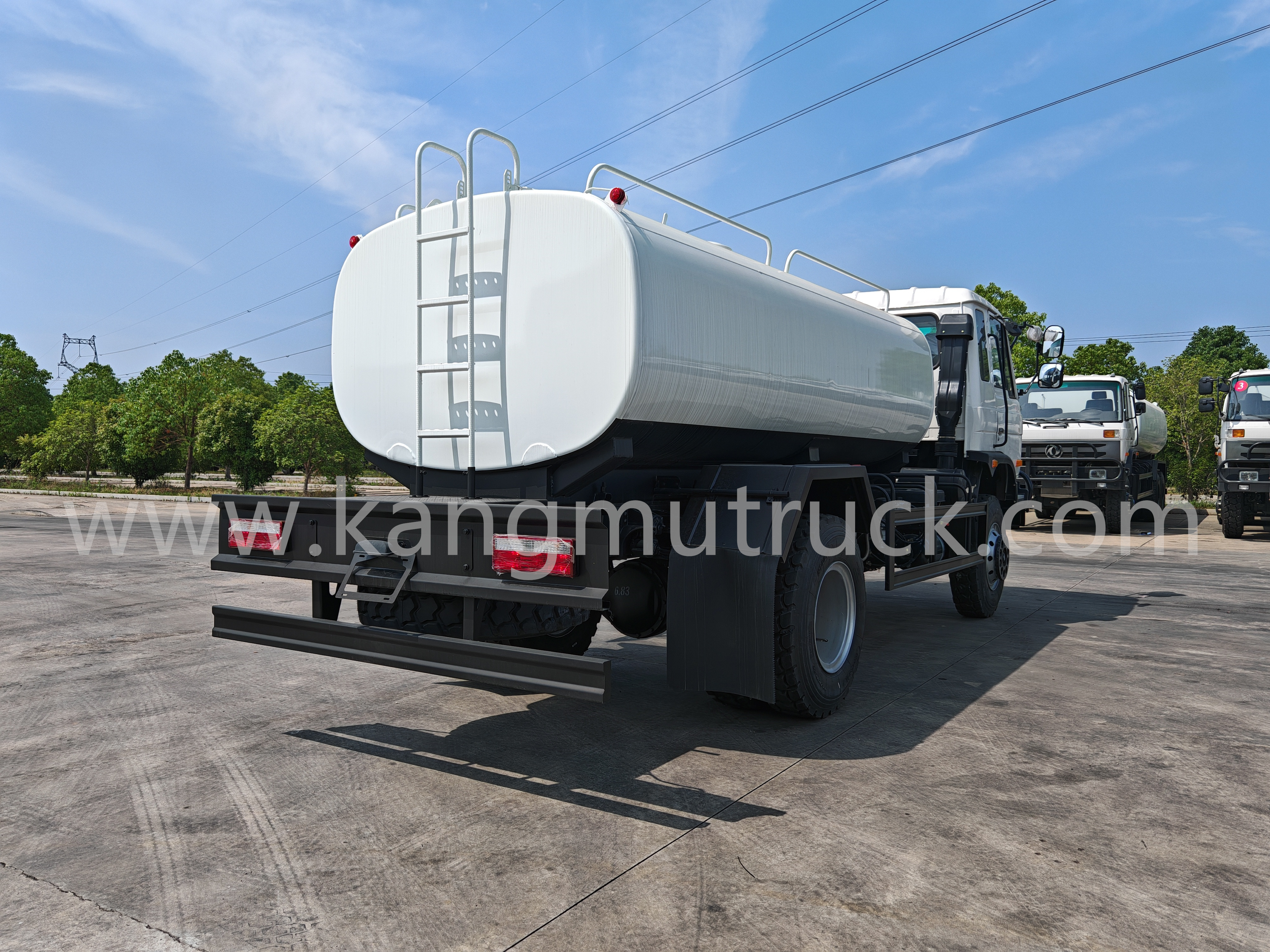 4*4 8000L Water Tank Truck