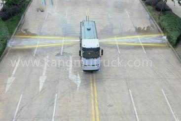 Dongfeng Tuyi 2.6M Sprinkler Truck Water Bowser Truck