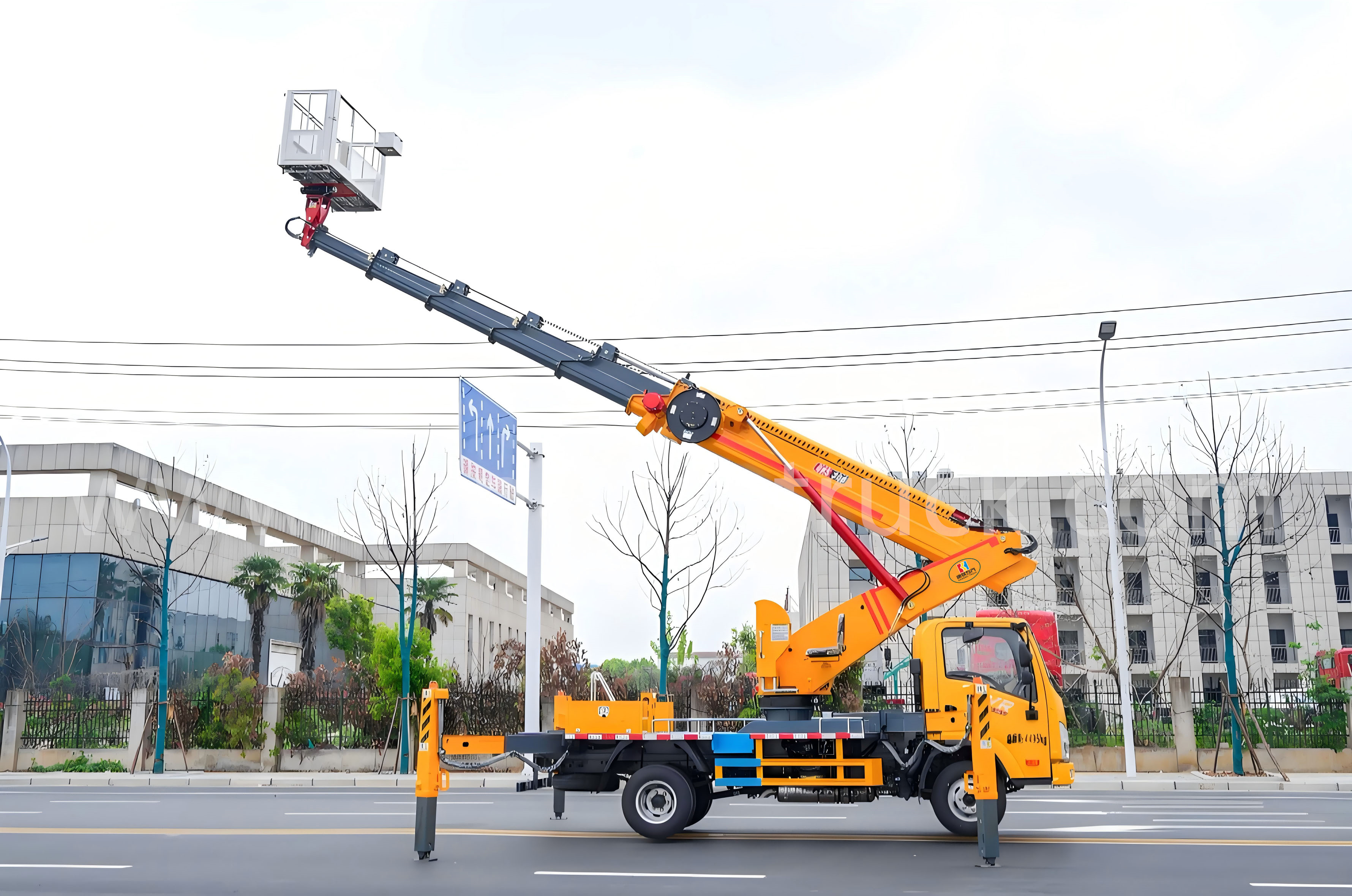 FAW Jiefang Tiger VR 31-Meter Aerial Lift Truck