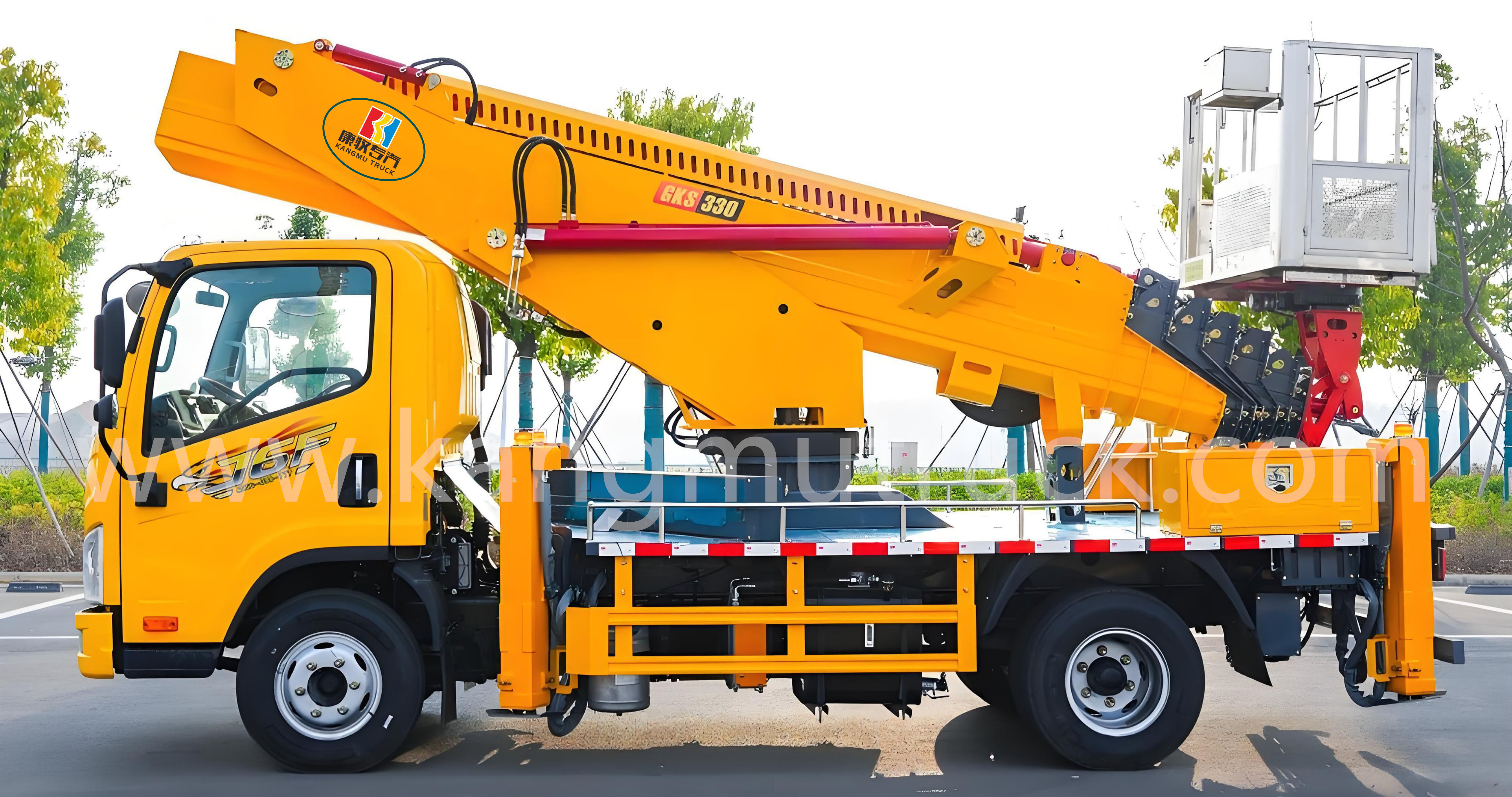 FAW JieFang 33-Meter Seven-Section Boom Aerial Lift Truck
