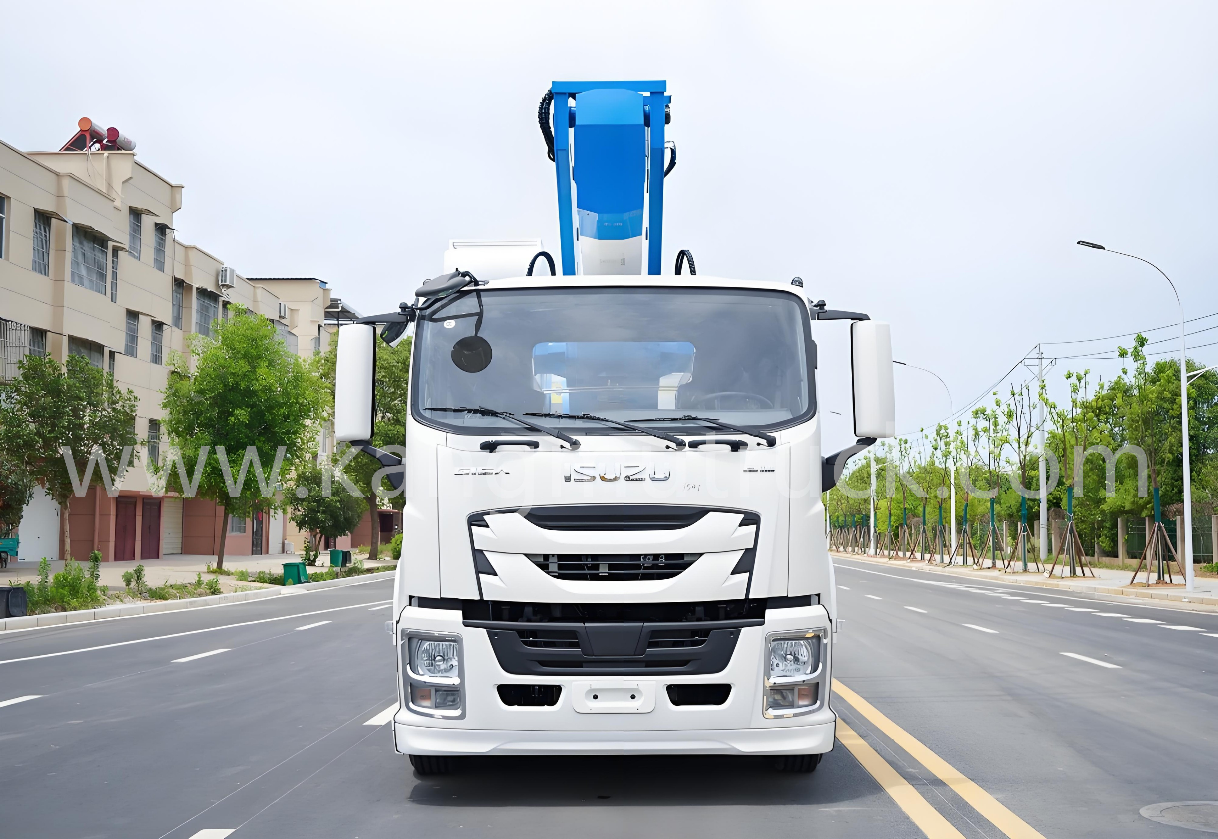 ISUZ 45 METERS AERIAL LIFT TRUCK