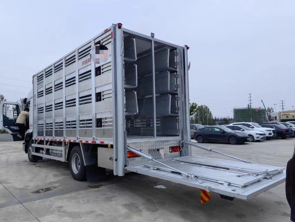 Dongfeng Chenglong Single Axle Aluminium Alloy Transport Truck