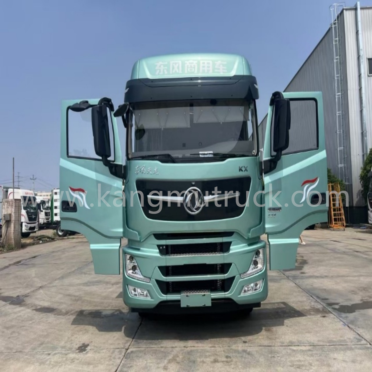 Dongfeng Tianlong Flagship King KX Livestock Transport Vehicle