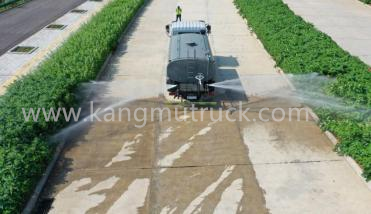 Dongfeng Tuyi 2.6M Sprinkler Truck Water Bowser Truck