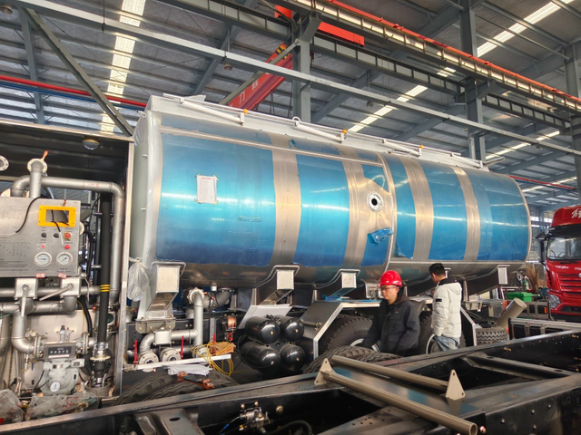Shacman 20000 Liters Fuel Oil Tanker Petrol Transport Truck