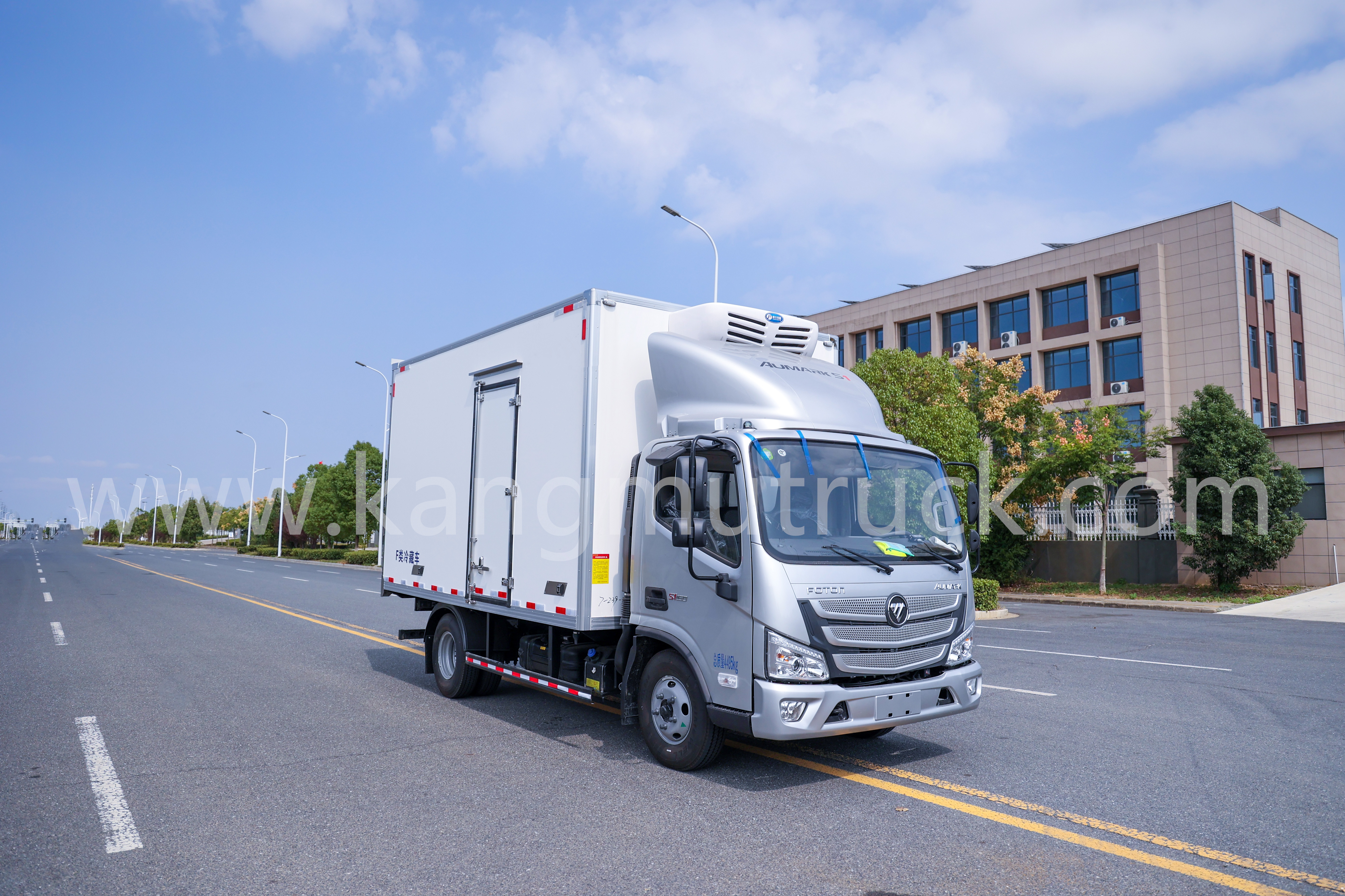 FOTON 4.2M 158HP CUMMINS ENGINE STOREATED TRURN