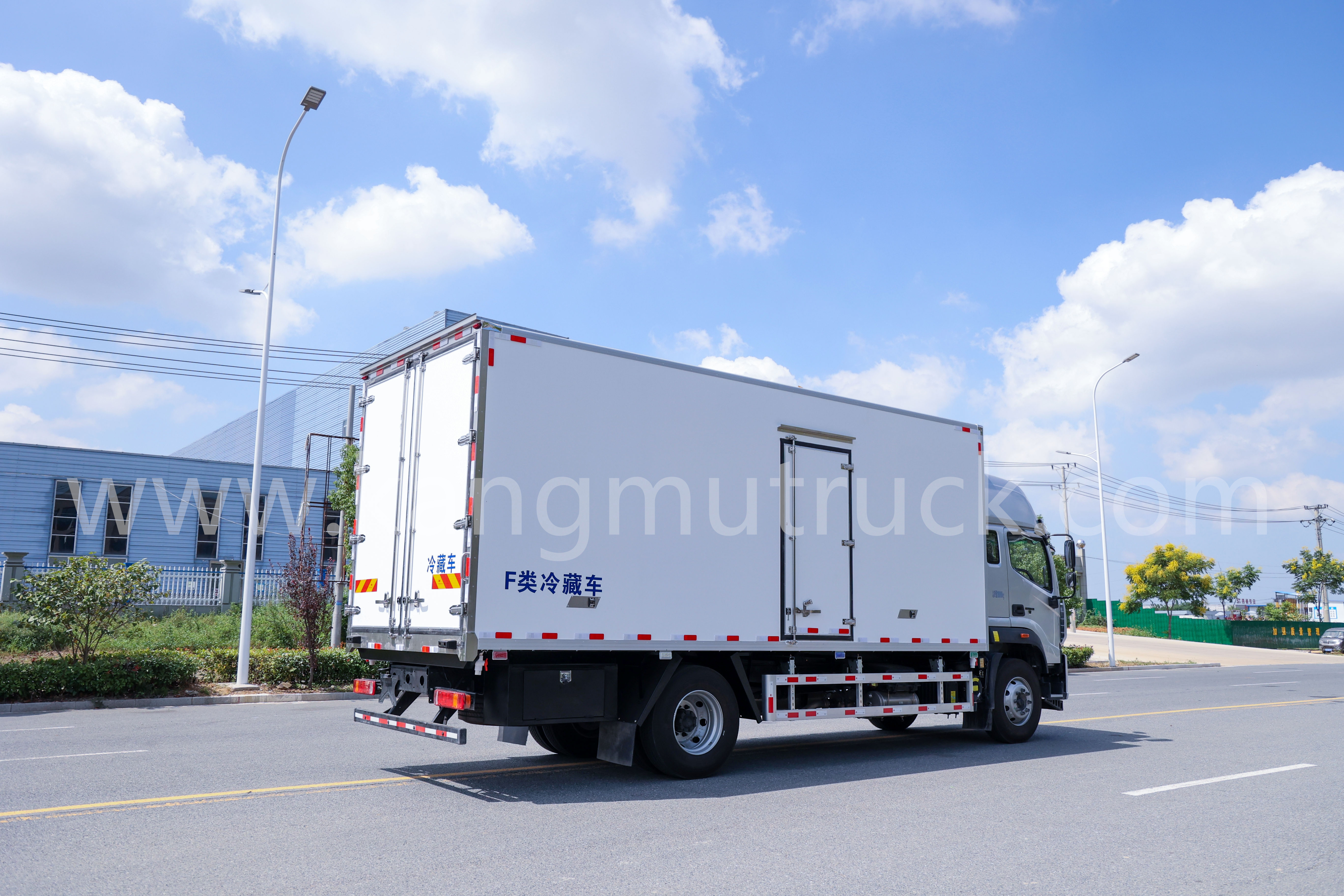 FOTON 6.8M 260HP Refrigerated Truck 