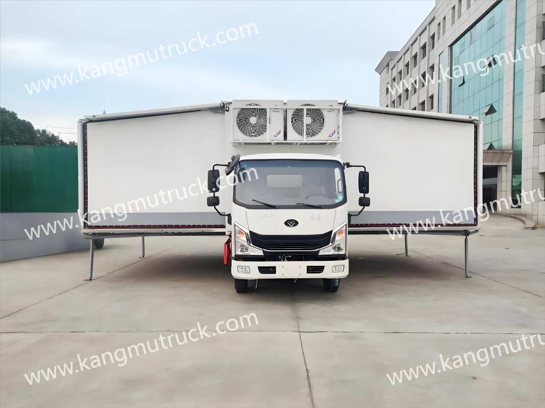Sinotruk Howo Mobile Banquet Truck (Three-Unit)
