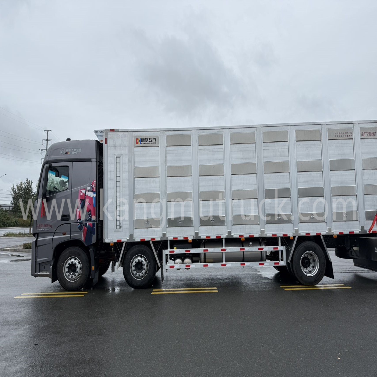 Foton Daimler Three-Axle Aluminum Alloy Livestock & Poultry Transport Vehicle
