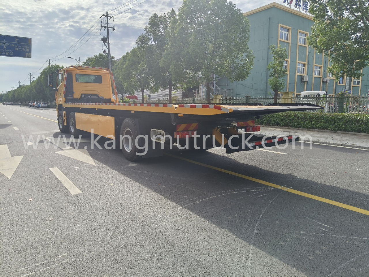 HOWO 12 Ton Large Board Wrecker Tow Recovery Truck