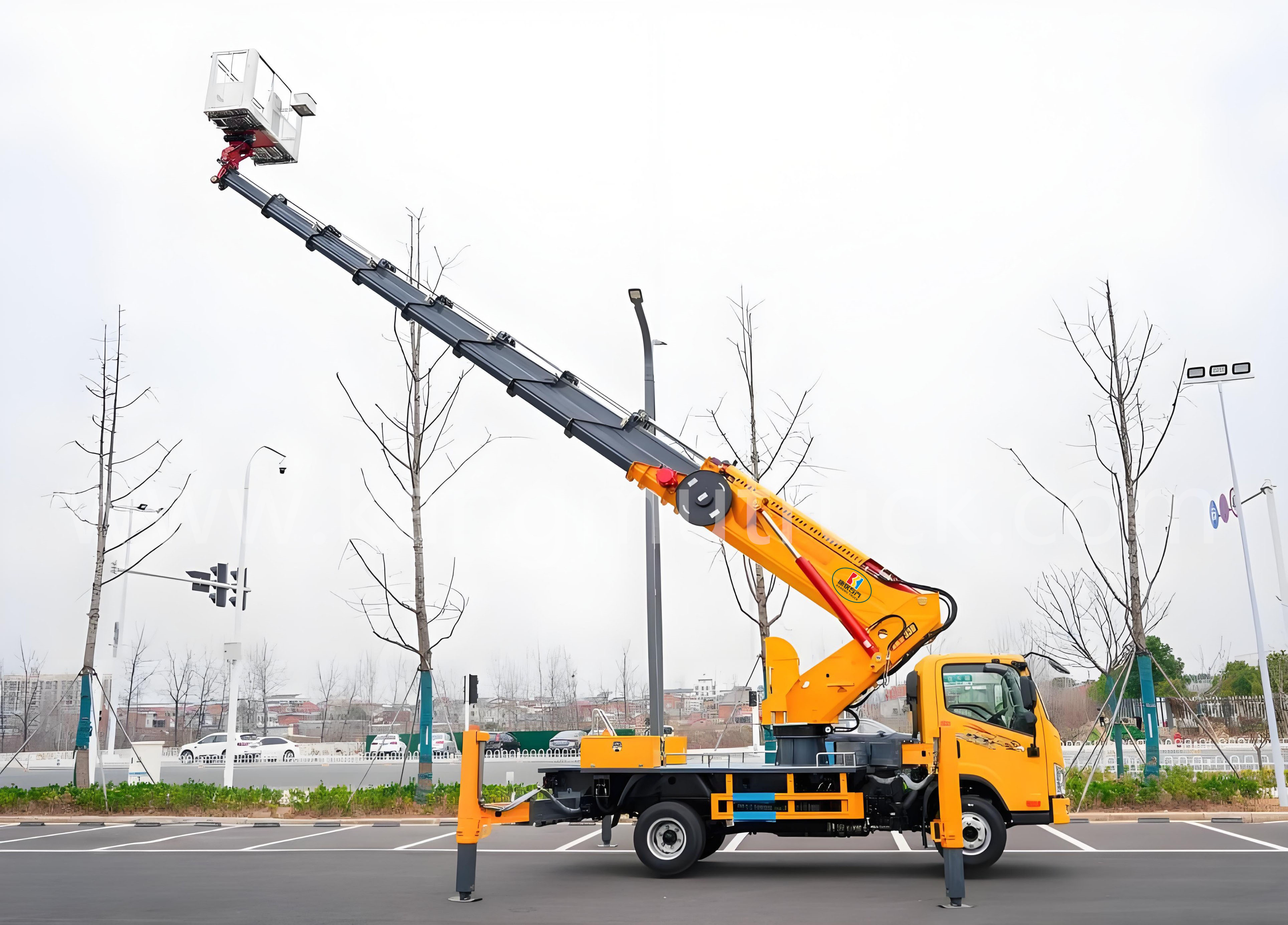 FAW Jiefang 33-Meter Nine-Section Boom Aerial Lift Truck