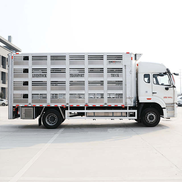 HOWO Aluminum Alloy Livestock Poultry Transport Truck 2 Axles for All Poultry Animals Carrier