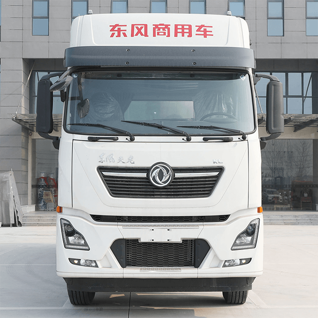 Dongfeng Brand 31 Tons 33000 Liters 8X4 Bulk Feed Truck for Animal Feed Delivery