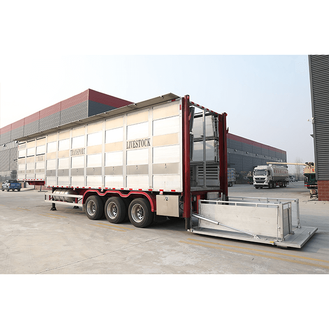 3 Axles Livestock Transport Trailer for Pig Swine Goats Sheep Animal Delivery