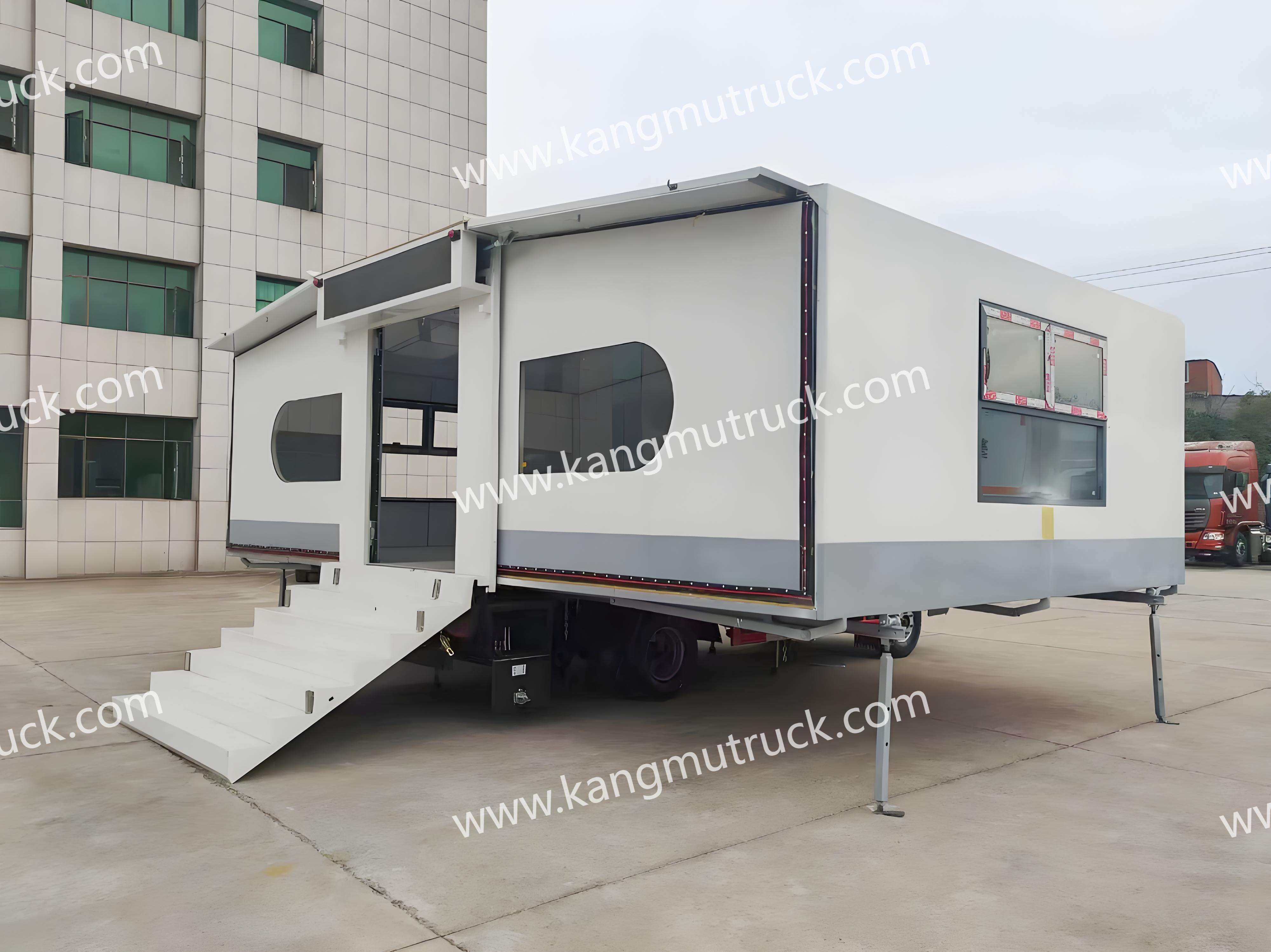 Sinotruk Howo Mobile Banquet Truck (Three-Unit)
