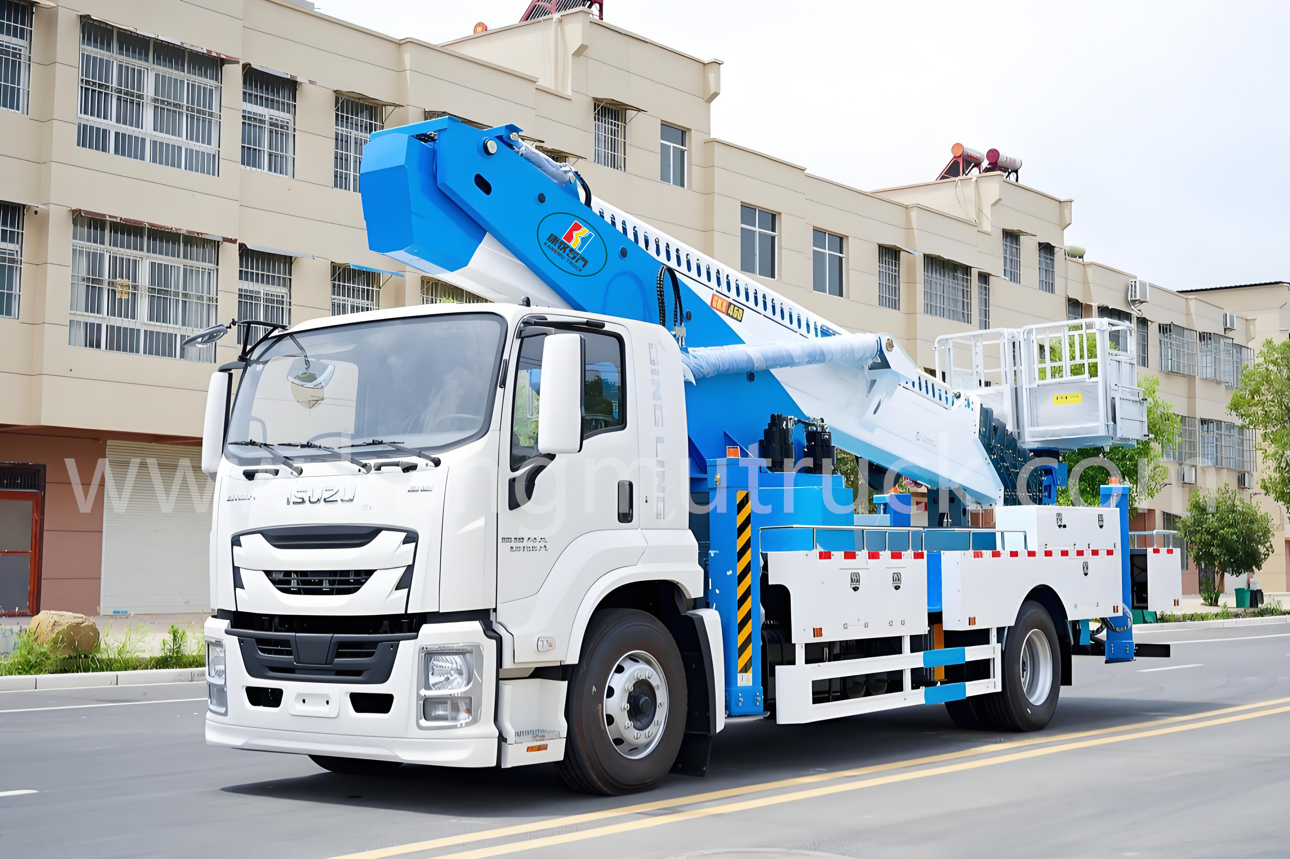 ISUZ 45 METERS AERIAL LIFT TRUCK