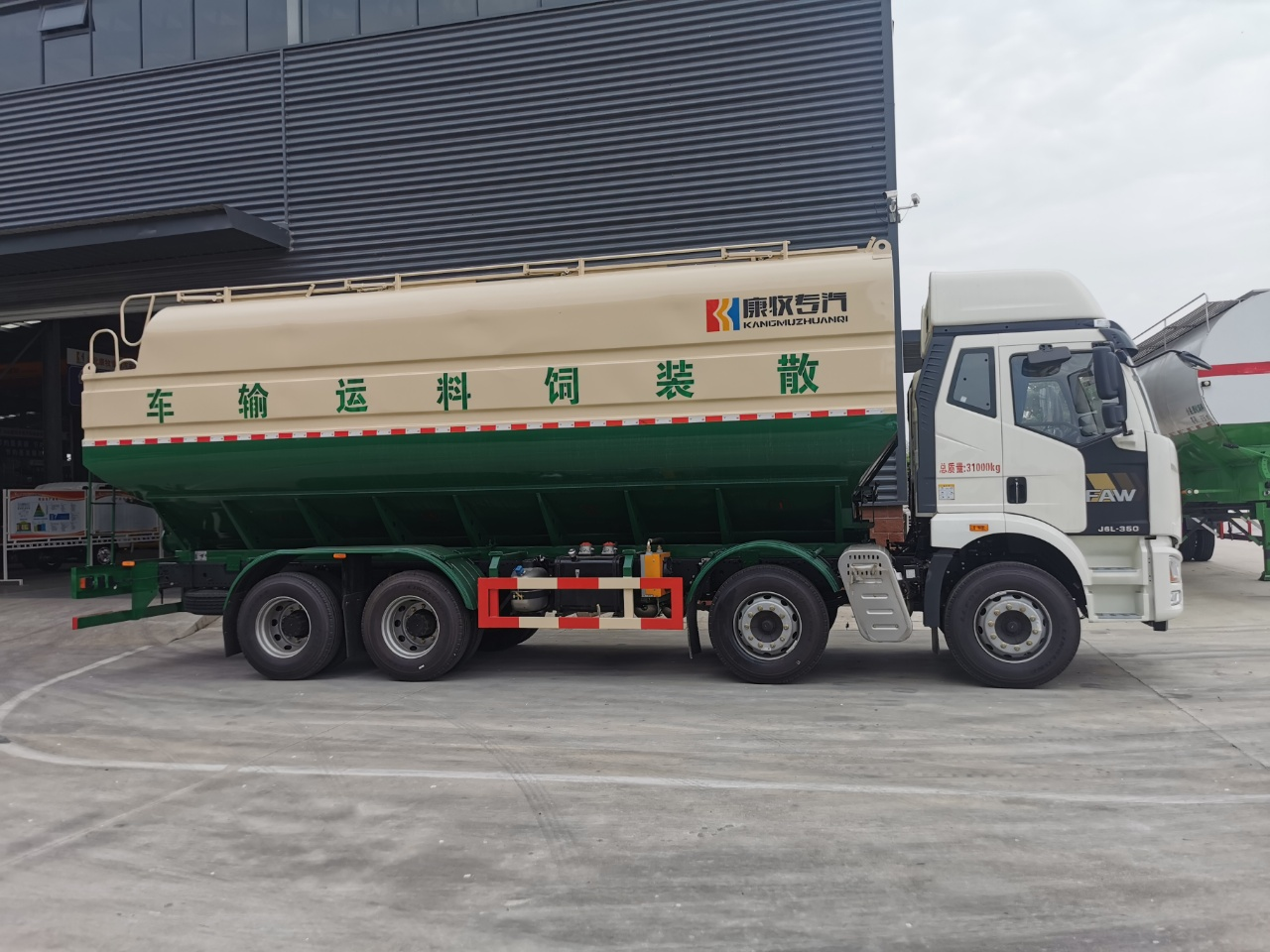 FAW 8x4 350HP Hromadné krmivové obilí 