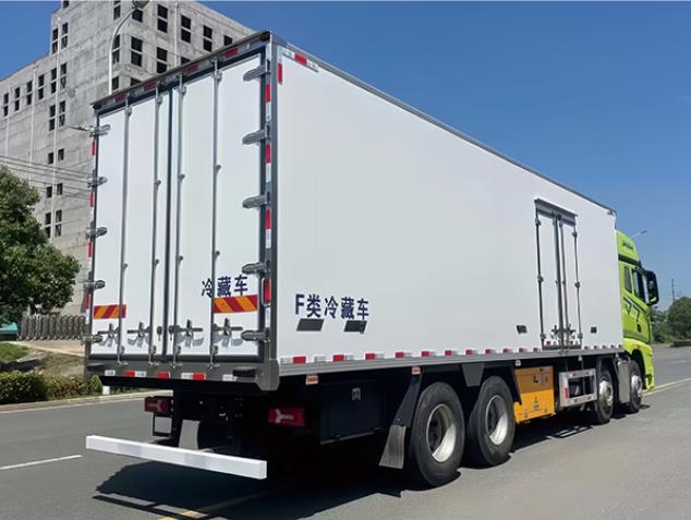 FAW J7 560Horsepower 9.6M Refrigerated Truck