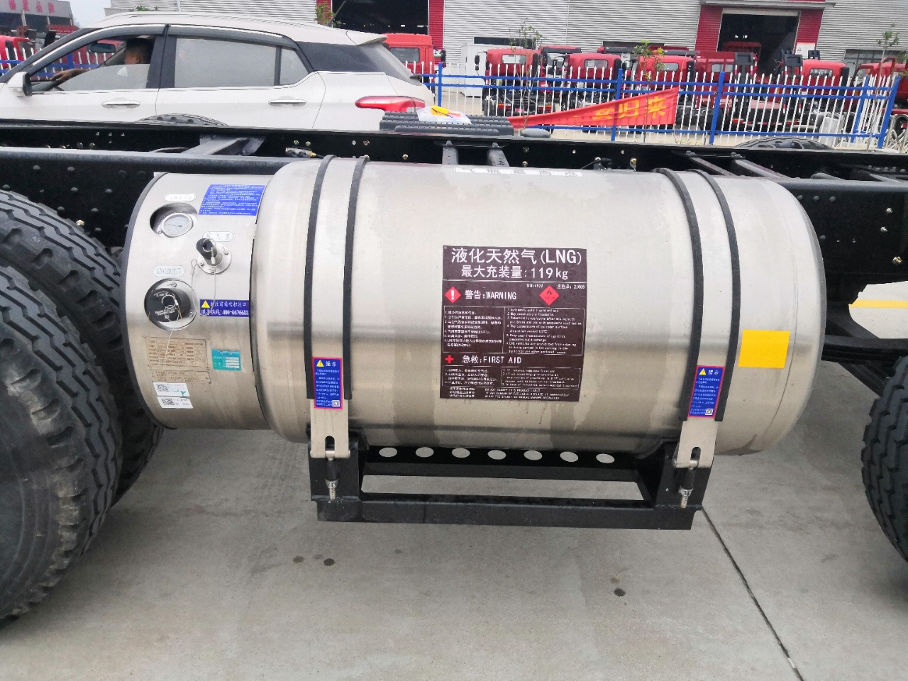Dongfeng KL 4 Axles LNG 44 CBM Bulk Feed Truck
