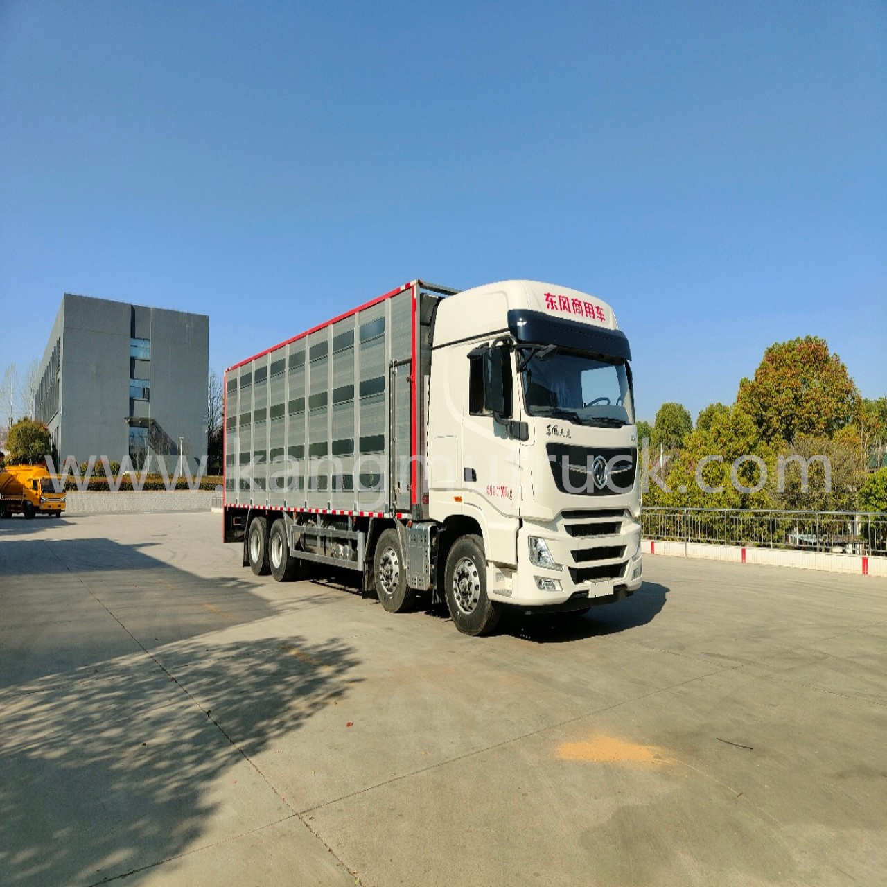 Dongfeng Tianlong Flagship King KX Livestock Transport Vehicle