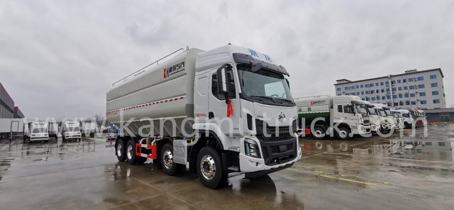 Dongfeng LZM Chenglong H5 400HP Bulk Feed Truck