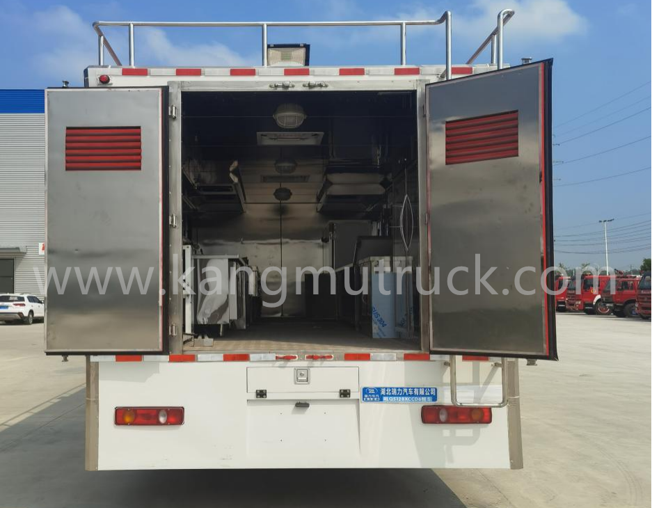 Food Truck Cooking Trailer with Kichen Equipments
