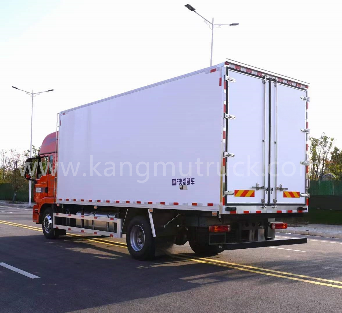 Sinotruk 290HP Refrigerated Truck