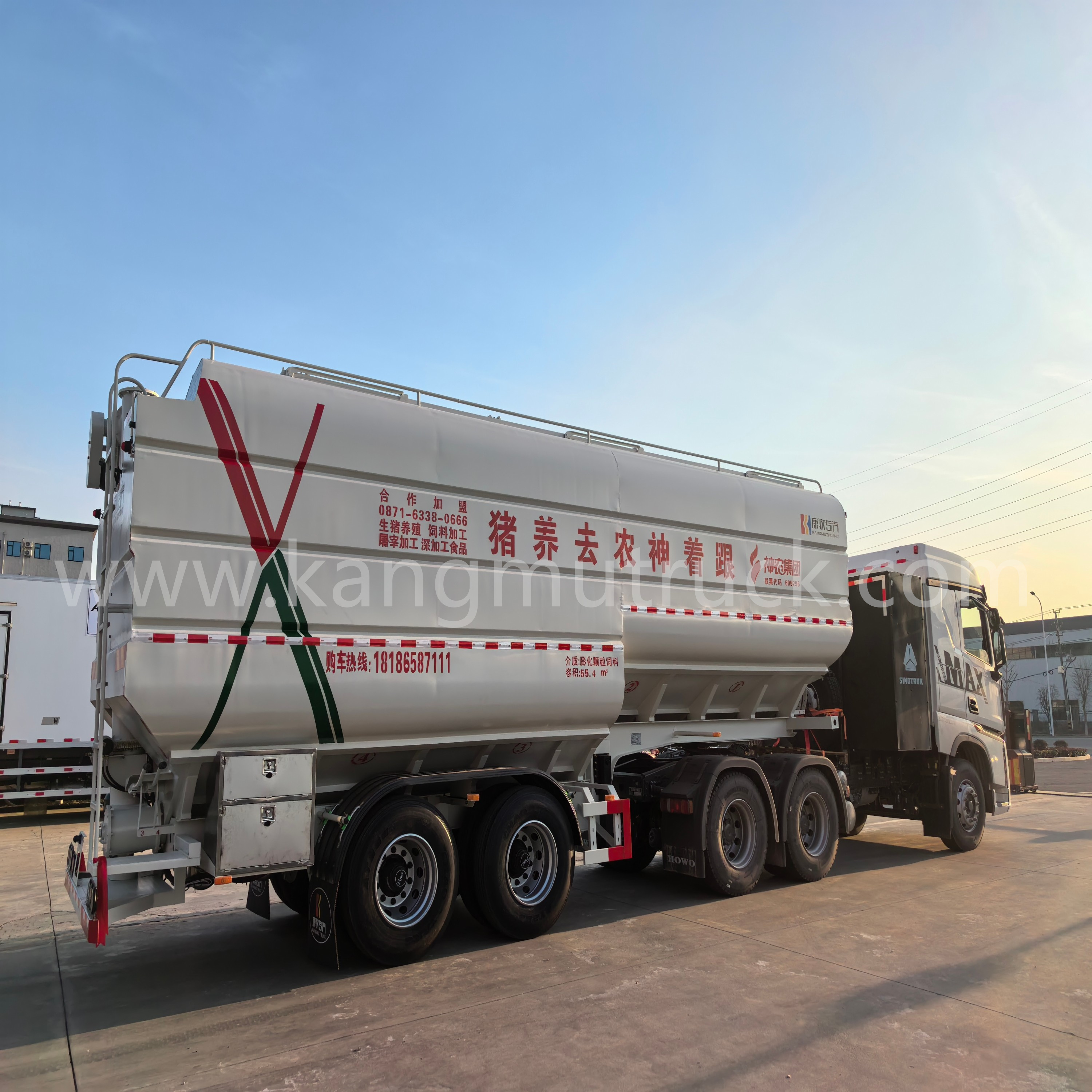 High-End 55cbm 2 Axles Carbon Steel And Aluminium Alloy Feed Trailer