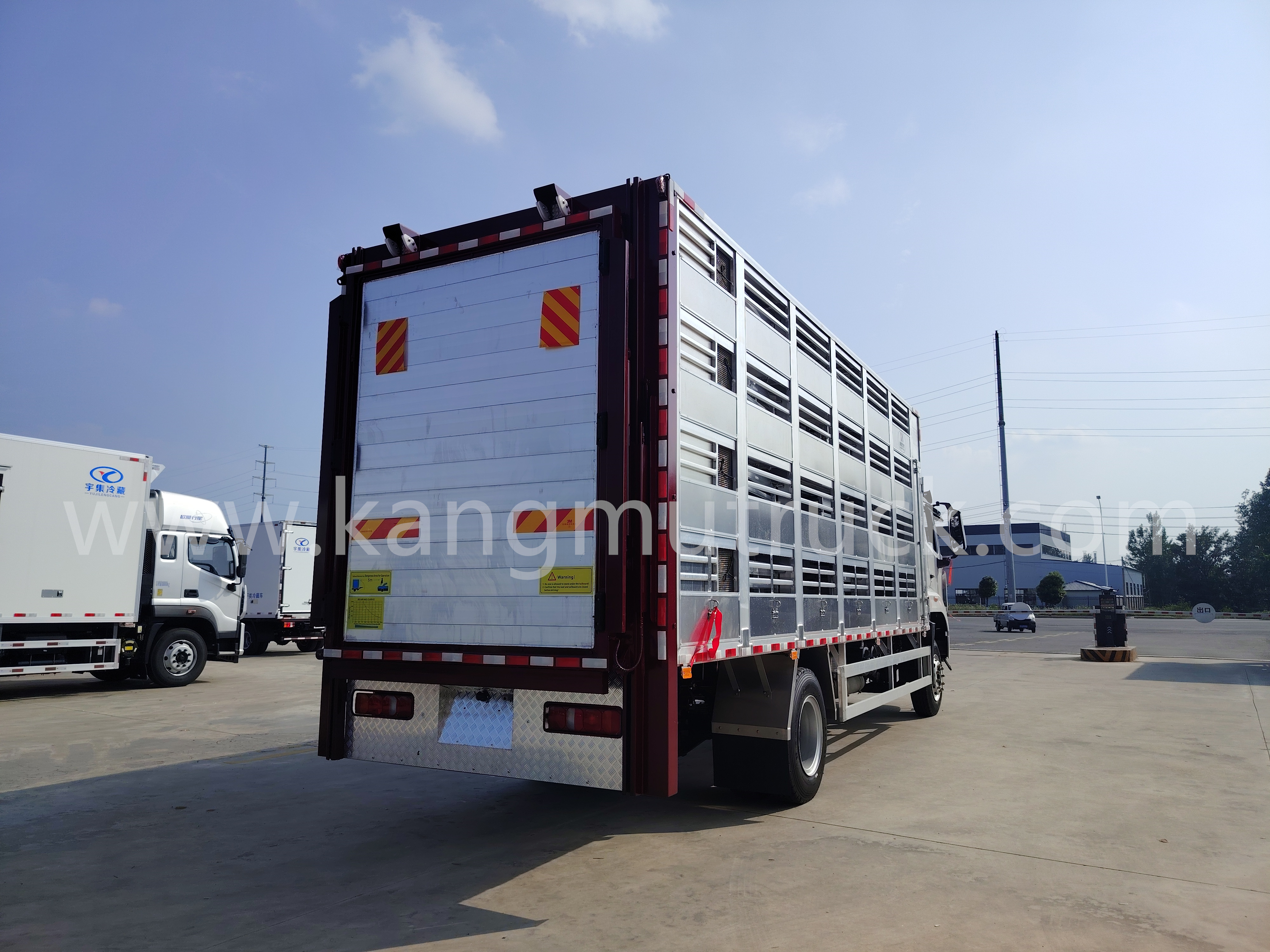 SINOTRUK LIVESTOCK TRANSPORT TRUCK