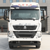 Sinotruck Howo 8x4 34CBM tovornjak z žitom v razsutem stanju za dostavo zrnja