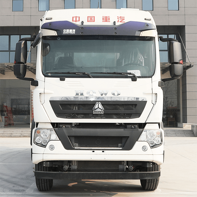 Sinotruck Howo 8x4 34CBM tovornjak z žitom v razsutem stanju za dostavo zrnja