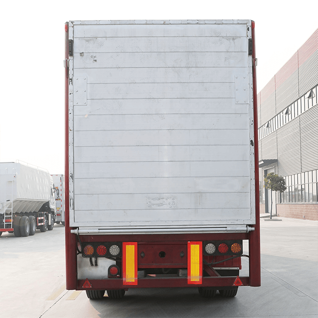3 Axles Livestock Transport Trailer for Pig Swine Goats Sheep Animal Delivery