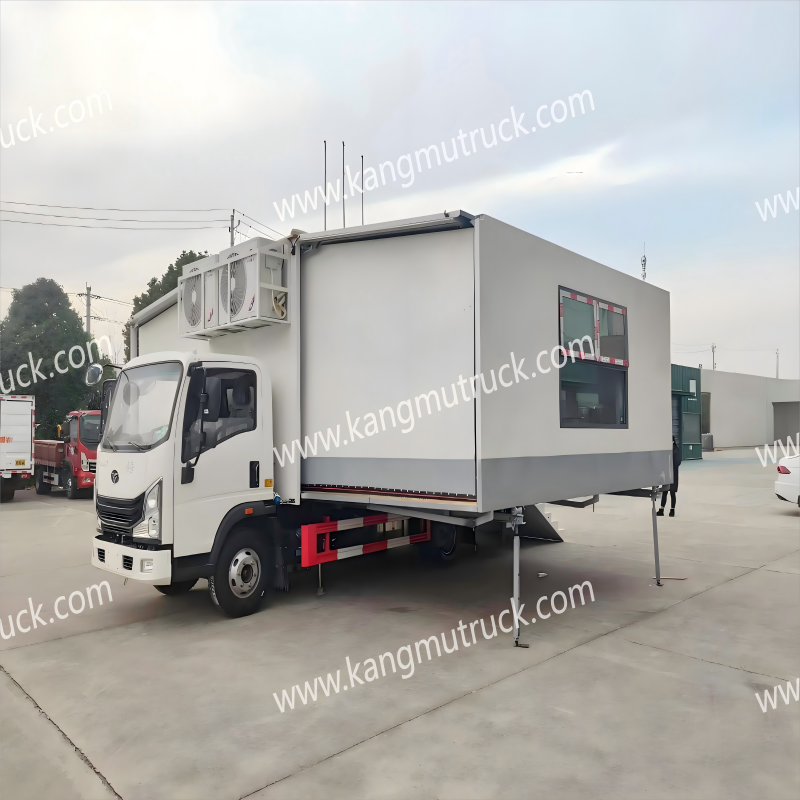 Sinotruk Howo Mobile Banquet Truck (Three-Unit)