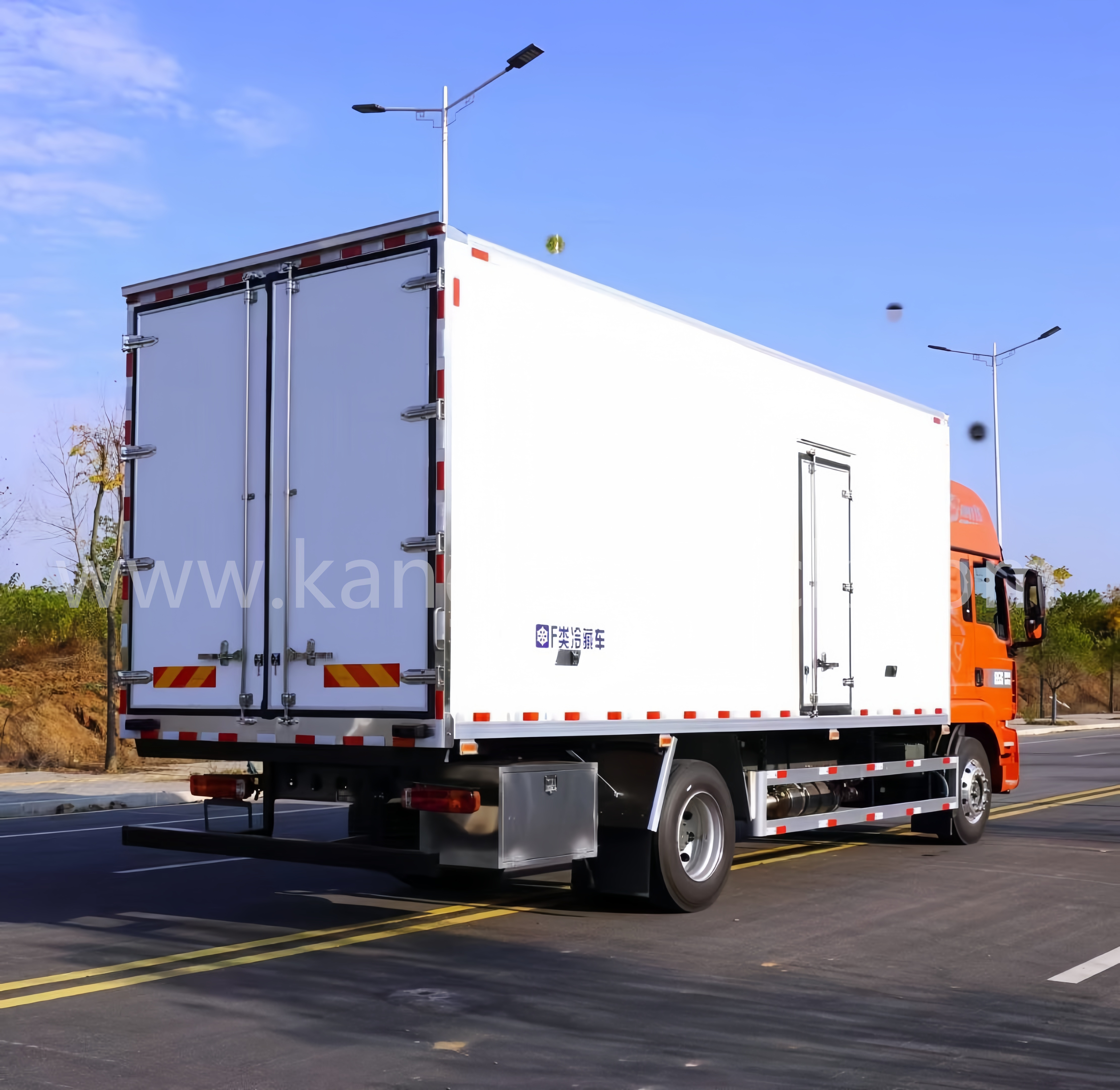 Sinotruk 290HP Refrigerated Truck