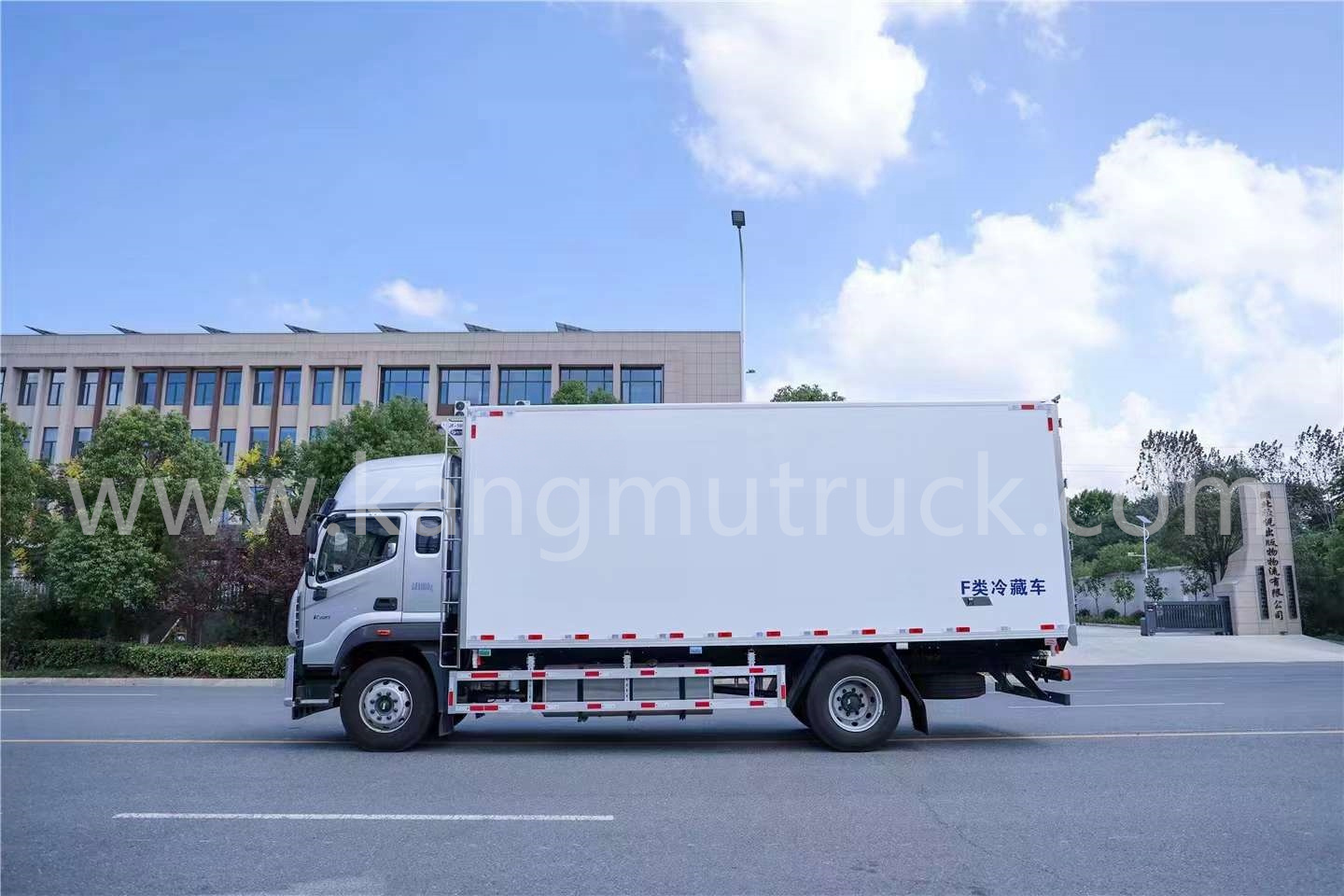 FOTON 6.8M 260HP Refrigerated Truck 